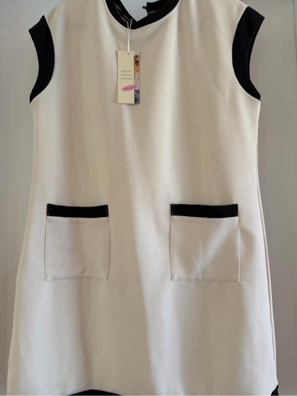 NWT Dokotoo Ivory Black Contrast Pocket Shift Dress